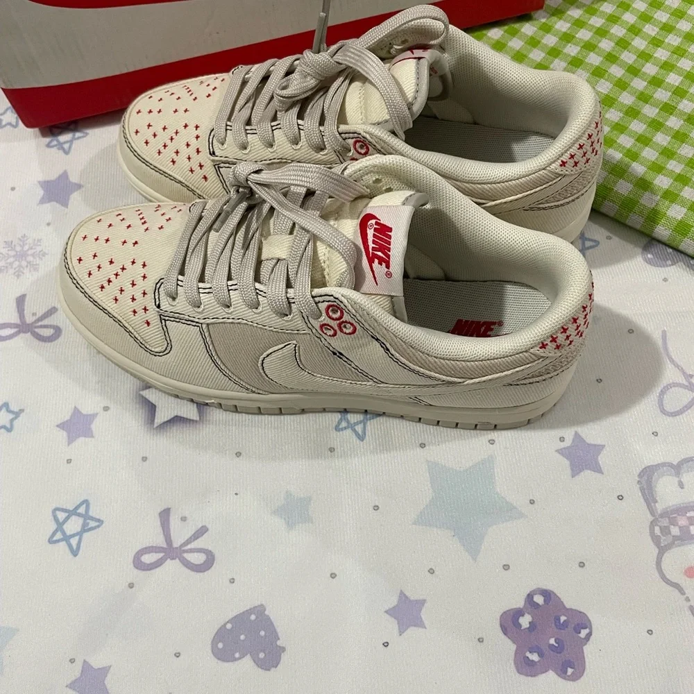 Nike Low-Top Sneakers in Cream with Red Details